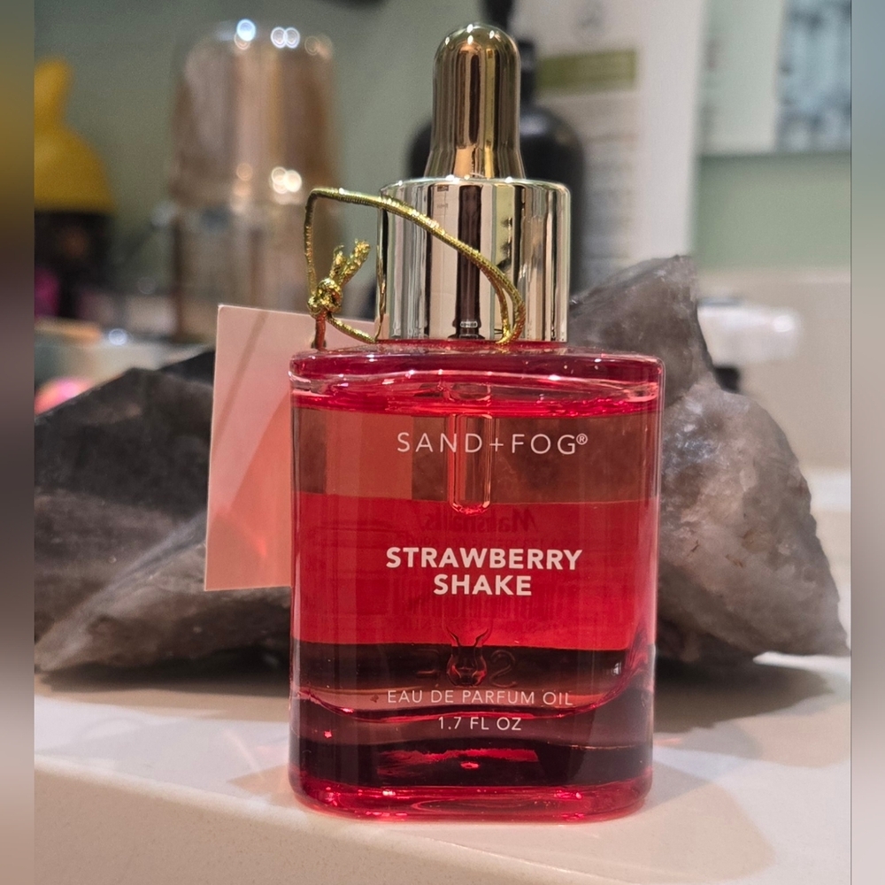 SAND+FOG Strawberry Shake Body Oil - Red